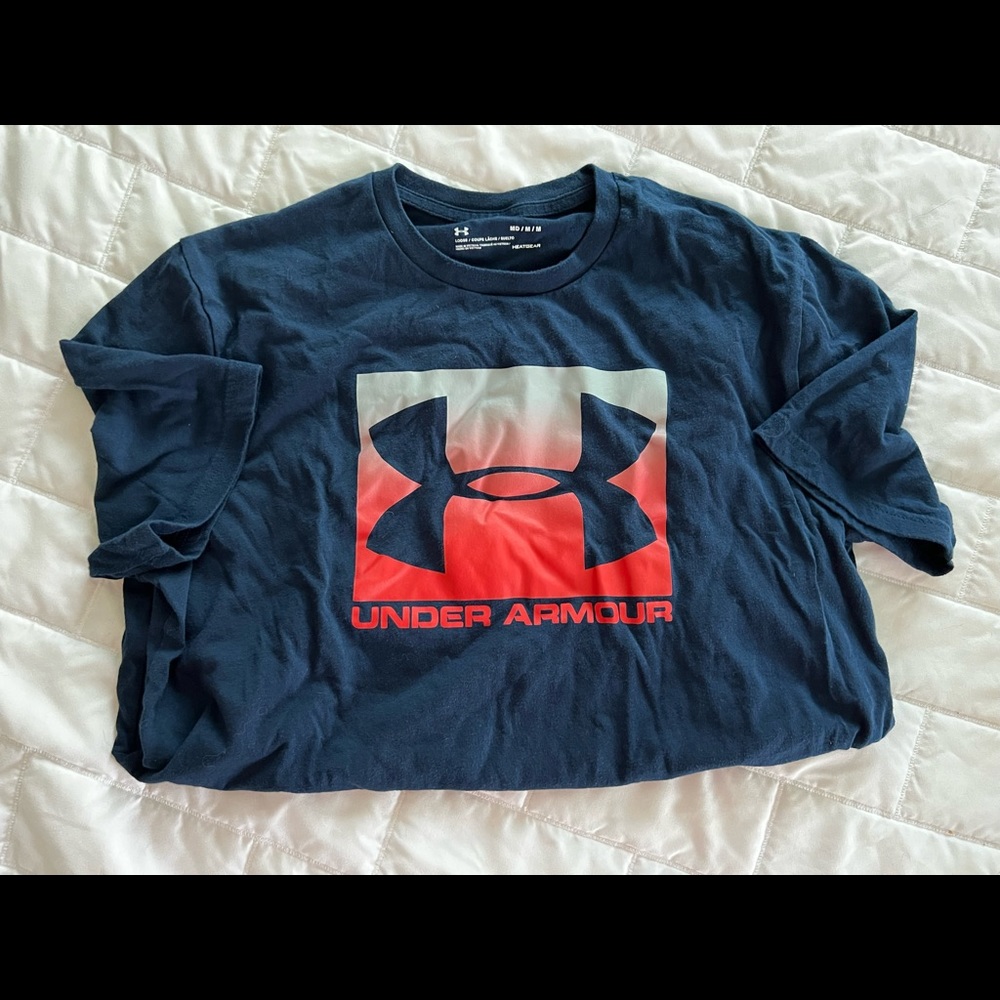 Men’s under armor loose fit T-shirt size medium